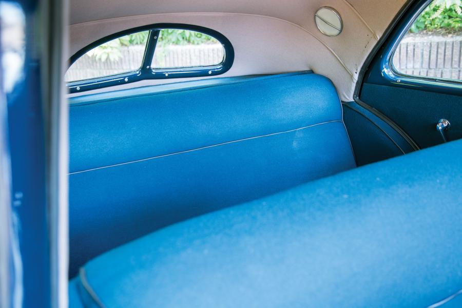 Интерьер Cord 812 Westchester Sedan 1937 года  (фото 3 из 7)